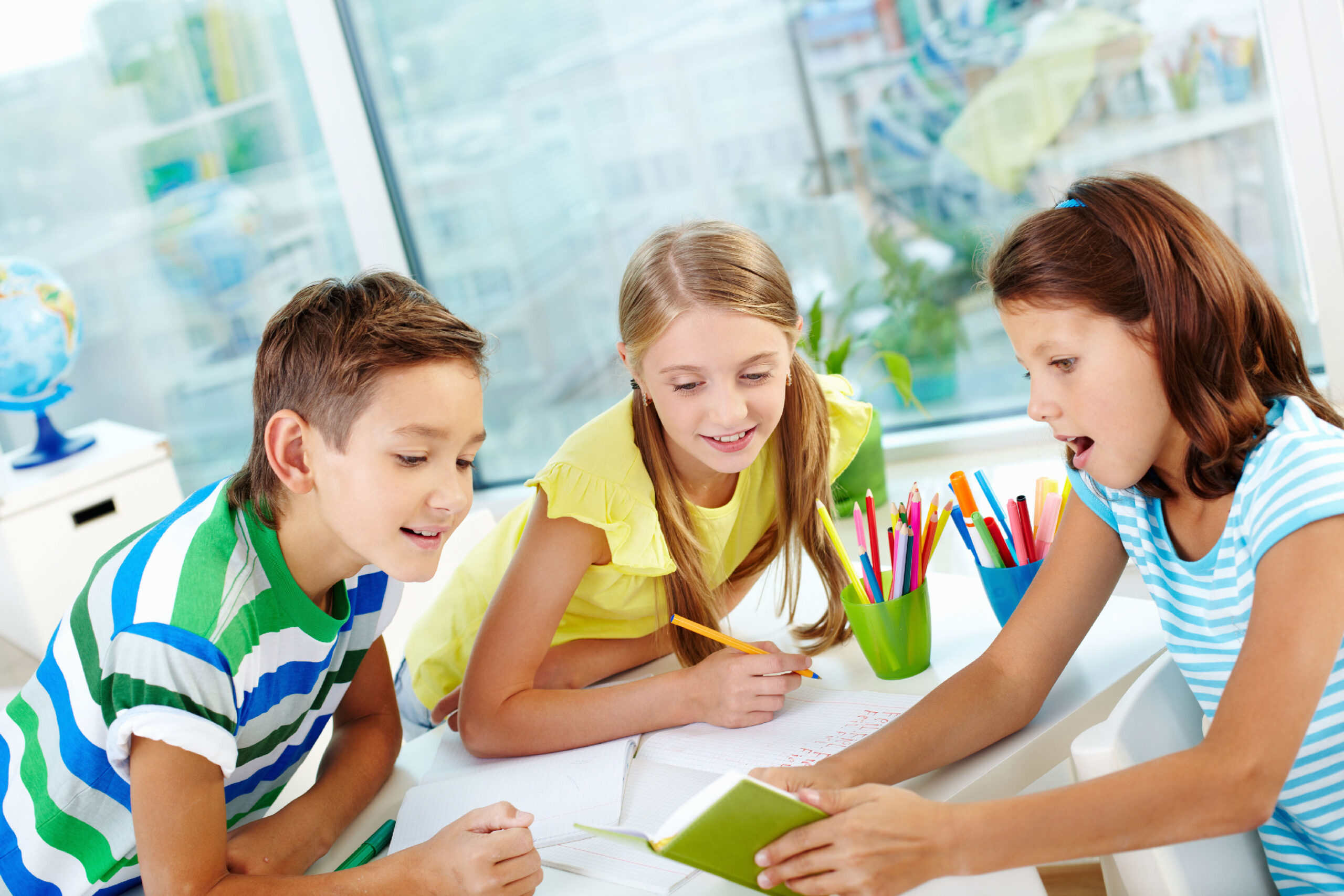 child-studying-studio